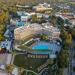 Semesteranläggning (resort) Amara Family 5*