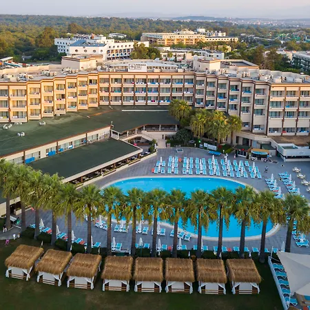 Resort Amara Family Side