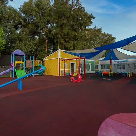 Resort Amara Family Side