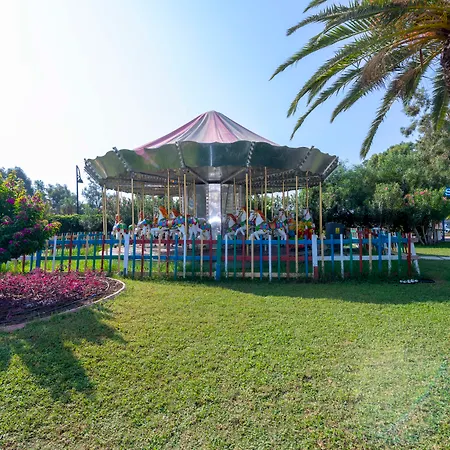 Amara Family 5* Side