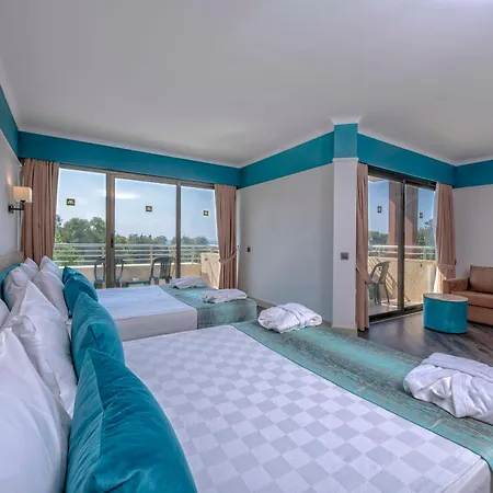 Resort Amara Family Side