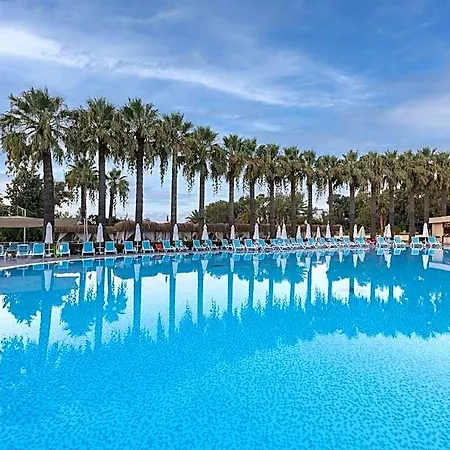 Resort Amara Family Side